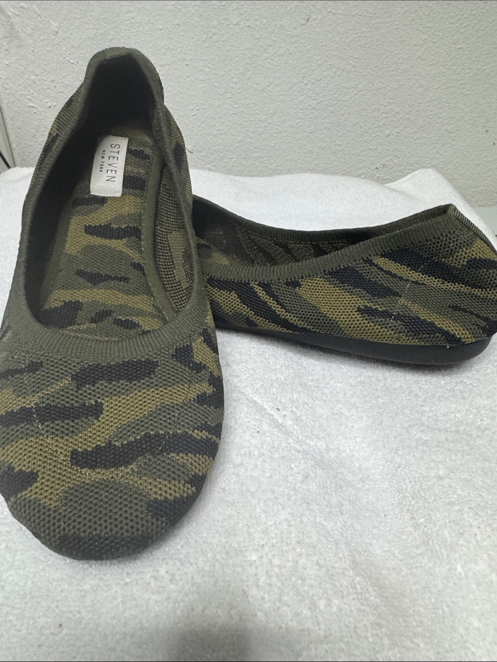Steven New York flats